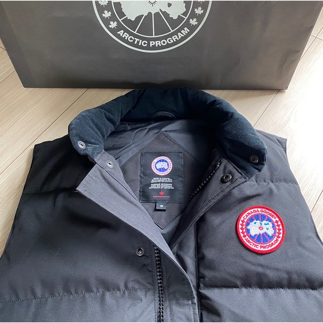 CANADA GOOSE(カナダグース)のカナダグース　ベスト　S/Pサイズ メンズのジャケット/アウター(ダウンベスト)の商品写真