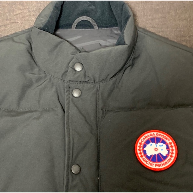 CANADA GOOSE(カナダグース)のカナダグース　ベスト　S/Pサイズ メンズのジャケット/アウター(ダウンベスト)の商品写真