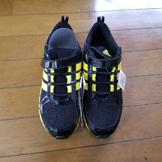 adidas(アディダス)の新品☆アディダス☆ジュニア☆スニーカー☆24.5センチ メンズの靴/シューズ(スニーカー)の商品写真