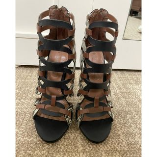 ビーシービージーマックスアズリア(BCBGMAXAZRIA)のbcbg サンダル(ハイヒール/パンプス)