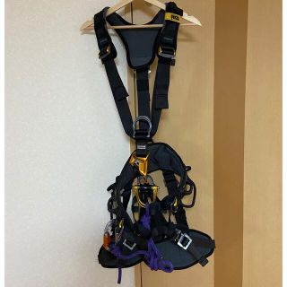 ペツル(PETZL)のペツル petzl　アストロボットファスト国際規格　フルハーネス基準適合(登山用品)