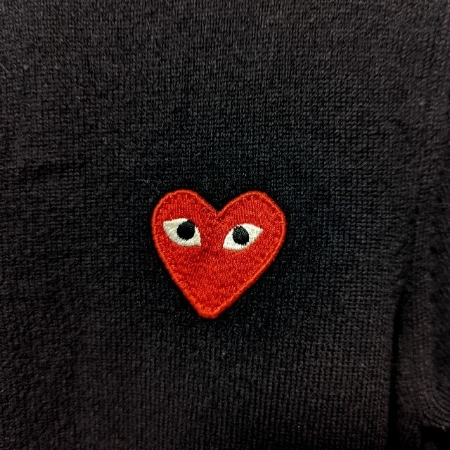 COMME des GARCONS(コムデギャルソン)のPLAY COMME des GARCONS　ギャルソン　ニット　カーディガン レディースのトップス(カーディガン)の商品写真