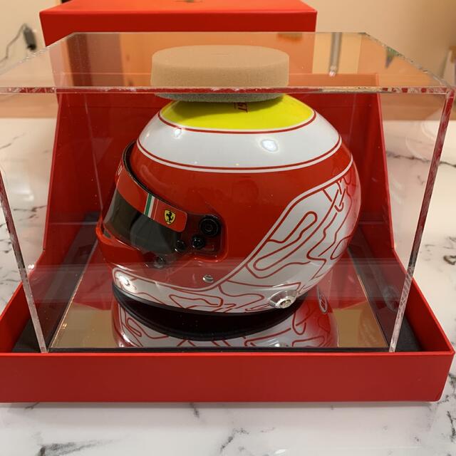 Ferrari(フェラーリ)の希少　フェラーリ1/2 ヘルメット　鈴鹿　非売品 チケットのスポーツ(モータースポーツ)の商品写真