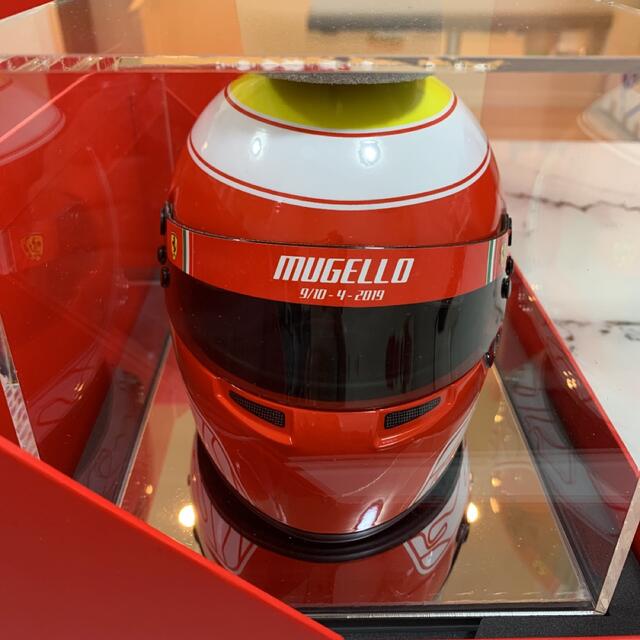 Ferrari(フェラーリ)の希少　フェラーリ1/2 ヘルメット　鈴鹿　非売品 チケットのスポーツ(モータースポーツ)の商品写真