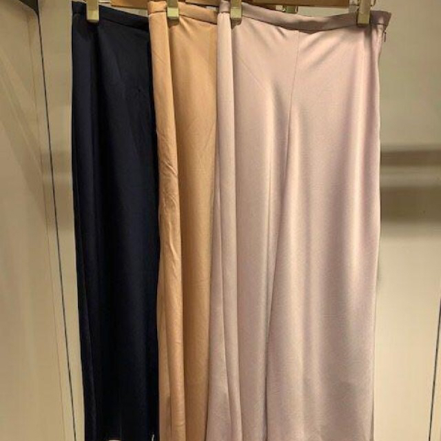 COCO DEAL(ココディール)のココディールサテンスカート レディースのスカート(ロングスカート)の商品写真