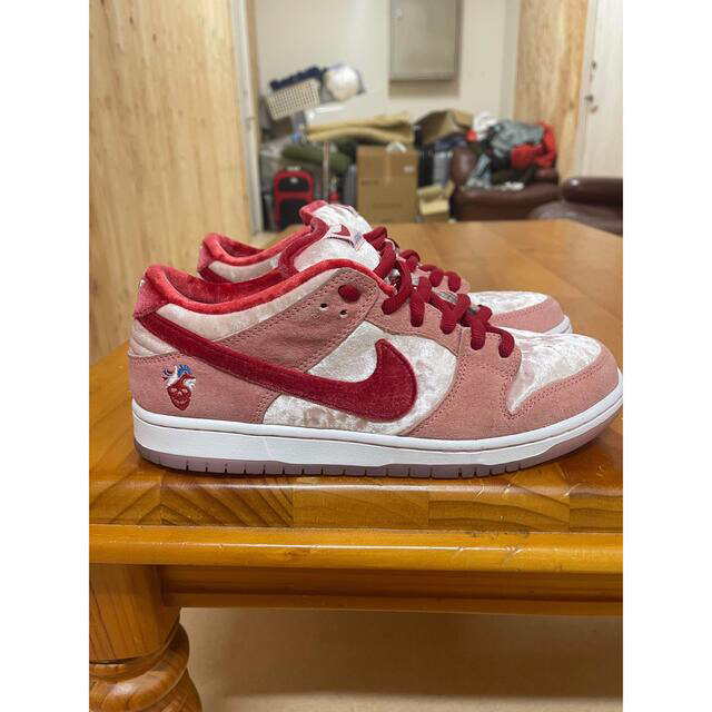 NIKE(ナイキ)のSTRANGELOVE × NIKE SB DUNK LOW  27cm メンズの靴/シューズ(スニーカー)の商品写真