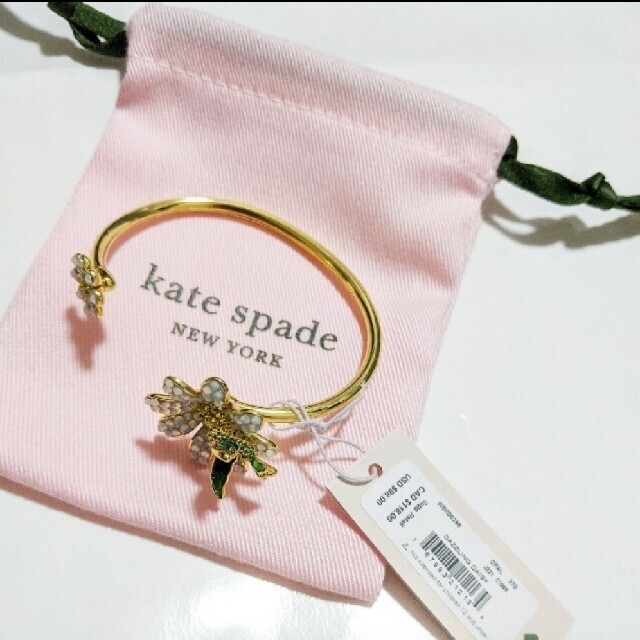 kate spade new york(ケイトスペードニューヨーク)の【新品】kate spade ケイトスペード デイジーフレックスカフブレスレット レディースのアクセサリー(ブレスレット/バングル)の商品写真