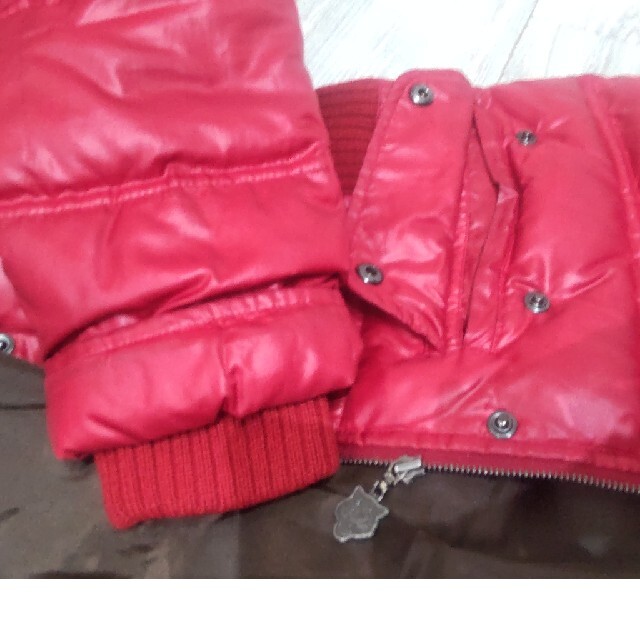 Onitsuka Tiger(オニツカタイガー)のオニツカタイガー　ダウンコート　レディースS　赤 レディースのジャケット/アウター(ダウンジャケット)の商品写真