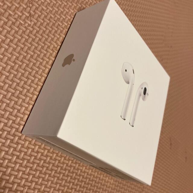 Apple(アップル)のAPPLE AirPods 第一世代　イヤホン MMEF2J/A スマホ/家電/カメラのオーディオ機器(ヘッドフォン/イヤフォン)の商品写真