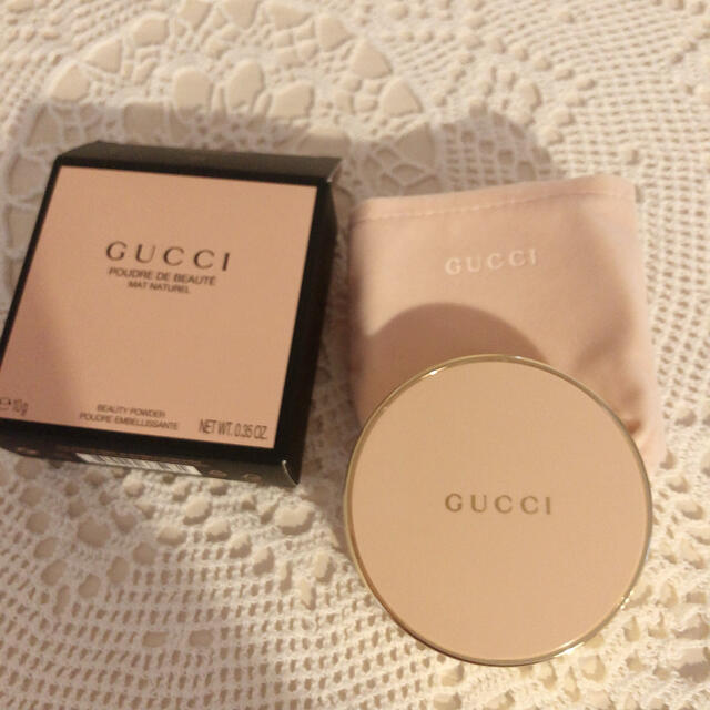 Gucci(グッチ)のGucci プードル ドゥ ボーテ マット ナチュレル フェイスパウダー　01 コスメ/美容のベースメイク/化粧品(フェイスパウダー)の商品写真