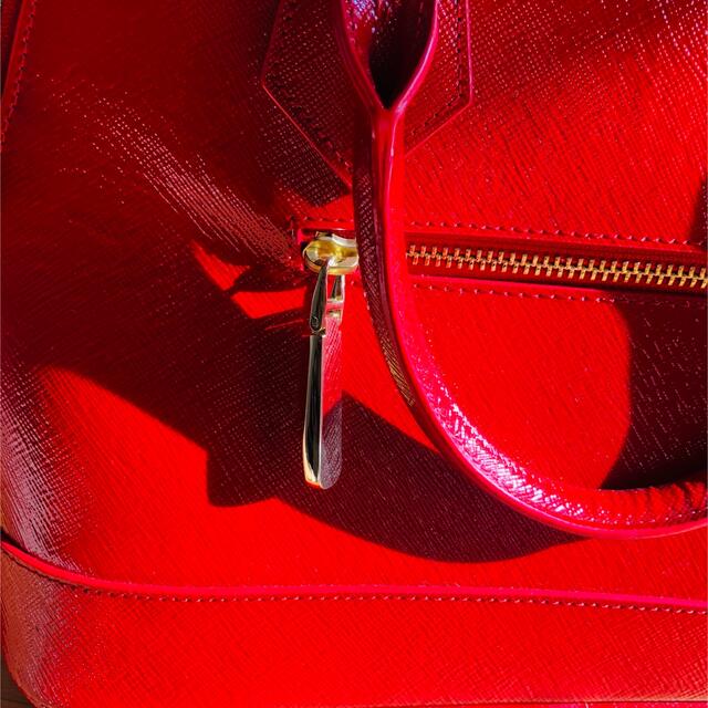 Samantha Thavasa(サマンサタバサ)の【Xmas限定品】サマンサタバサ　ハンドバッグ　赤レザー レディースのバッグ(ハンドバッグ)の商品写真