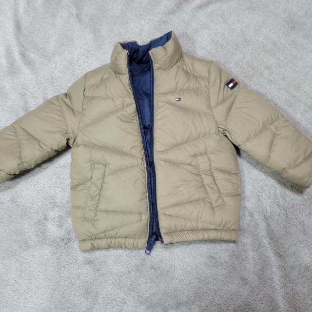 TOMMY HILFIGER(トミーヒルフィガー)の期間限定セールです！TOMMY HILFIGER リバーシブルダウン 80 キッズ/ベビー/マタニティのベビー服(~85cm)(ジャケット/コート)の商品写真