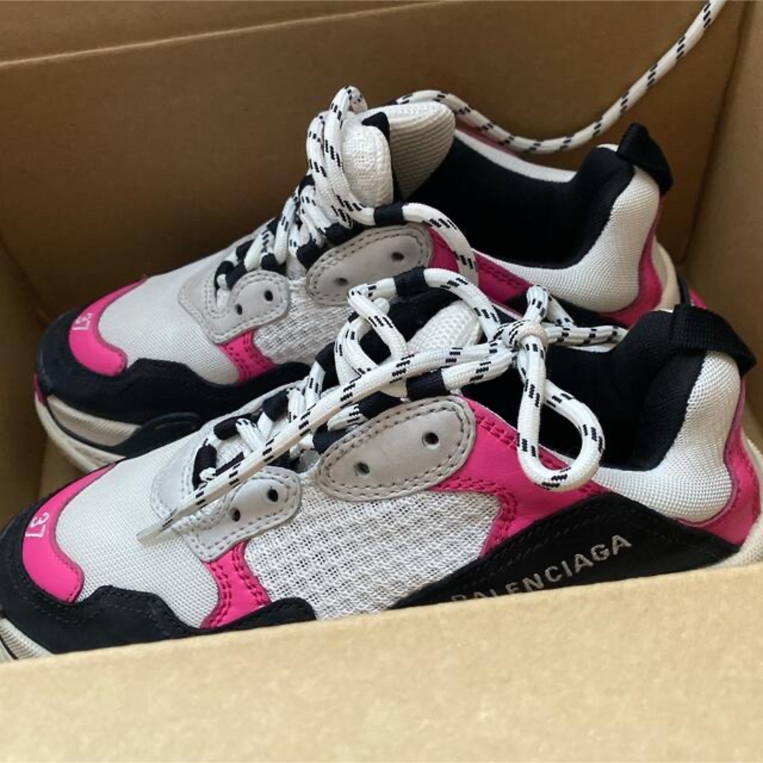 BALENCIAGA - BALENCIAGA トリプルS スニーカー ピンクの通販 by BALENCIAGA - BALENCIAGA トリプルS スニーカー ピンクの通販 by