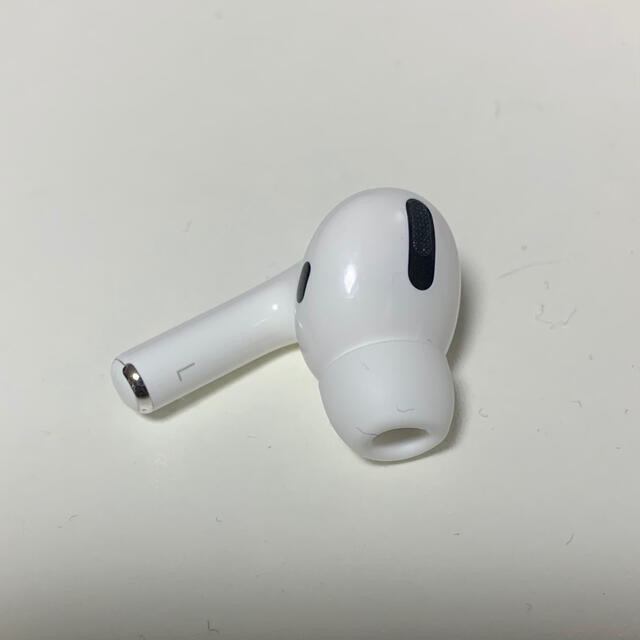 Apple(アップル)のAirPods pro 片耳　左耳 スマホ/家電/カメラのオーディオ機器(ヘッドフォン/イヤフォン)の商品写真