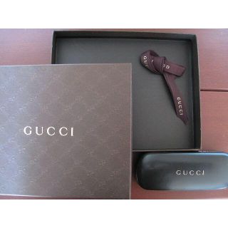 グッチ(GUCCI)のGUCCIチョコレ－トBOX、リボン　　　　　　　　GUCCIサングラスケ－ス(小物入れ)