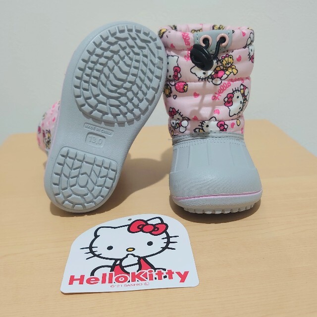 新品未使用13センチハローキティ防水スノーブーツキティちゃん