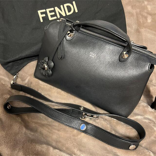 新品✨　フェンディ  グラフィ スモール ハンドバッグ　ショルダーバッグ