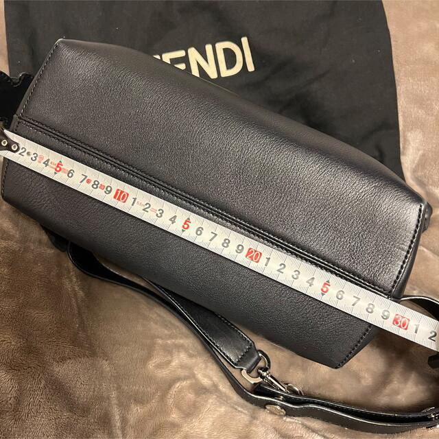 FENDI(フェンディ)のFENDI.2wayフラワー付きバイザウェイ.ブラック.ショルダーハンドバッグ レディースのバッグ(ハンドバッグ)の商品写真