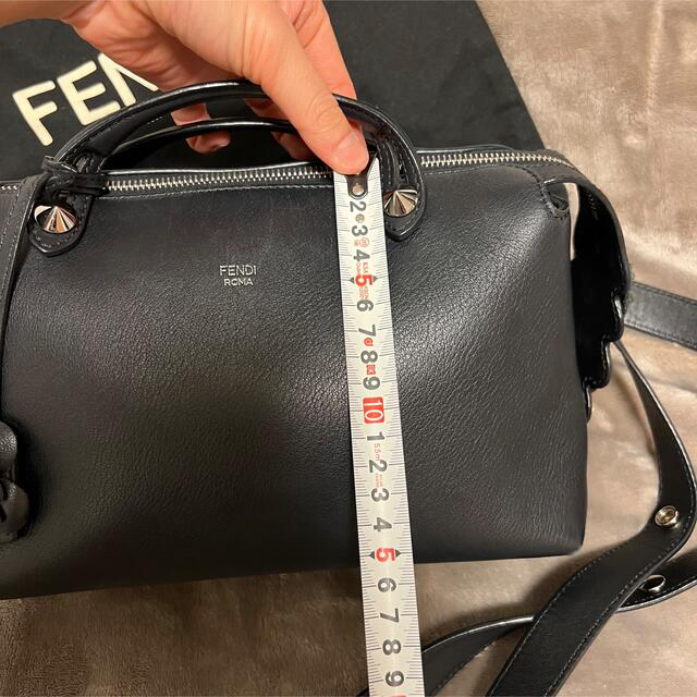 FENDI(フェンディ)のFENDI.2wayフラワー付きバイザウェイ.ブラック.ショルダーハンドバッグ レディースのバッグ(ハンドバッグ)の商品写真