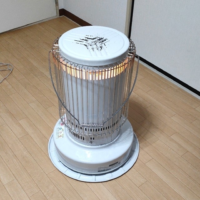 トヨトミ　対流型　灯油ストーブ　KS-6700 スマホ/家電/カメラの冷暖房/空調(ストーブ)の商品写真