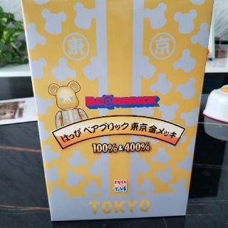 メディコムトイ(MEDICOM TOY)のBE@RBRICK  はっぴ東京　金メッキ　100%&400% 新品(その他)