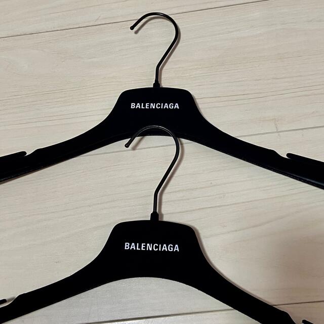 Balenciaga(バレンシアガ)のBALENCIAGA   ハンガー　2本セット‼︎ インテリア/住まい/日用品の収納家具(押し入れ収納/ハンガー)の商品写真