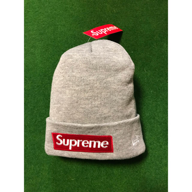 Supreme(シュプリーム)の【新品】supreme ボックス  ロゴ ニット帽 グレー ビーニー cap レディースの帽子(ニット帽/ビーニー)の商品写真