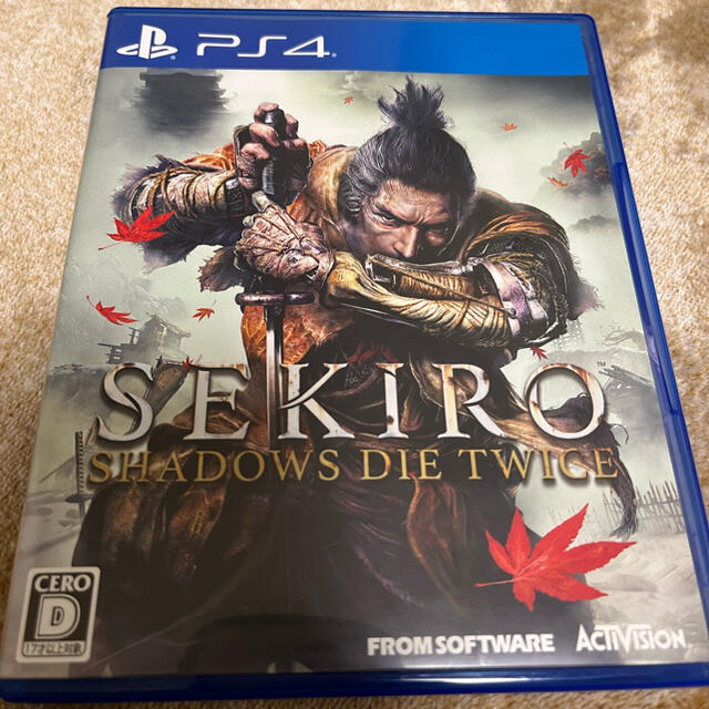 PlayStation4(プレイステーション4)の［値下げしました］SEKIRO エンタメ/ホビーのゲームソフト/ゲーム機本体(家庭用ゲームソフト)の商品写真