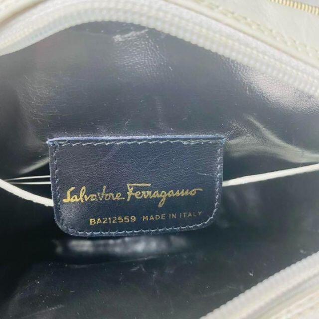 Salvatore Ferragamo(サルヴァトーレフェラガモ)の【格安】Ferragamo フェラガモ ヴァラ ショルダーバッグ ポシェット レディースのバッグ(ハンドバッグ)の商品写真