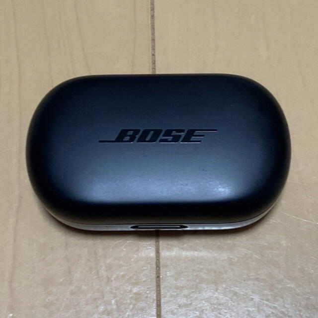 BOSE(ボーズ)のQuietComfort Earbuds ケース スマホ/家電/カメラのオーディオ機器(ヘッドフォン/イヤフォン)の商品写真