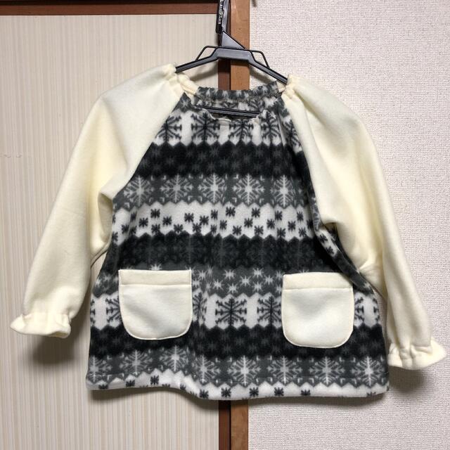 【初出品】ハンドメイド 子供スモック フリース ノルディック柄120サイズ ハンドメイドのキッズ/ベビー(外出用品)の商品写真