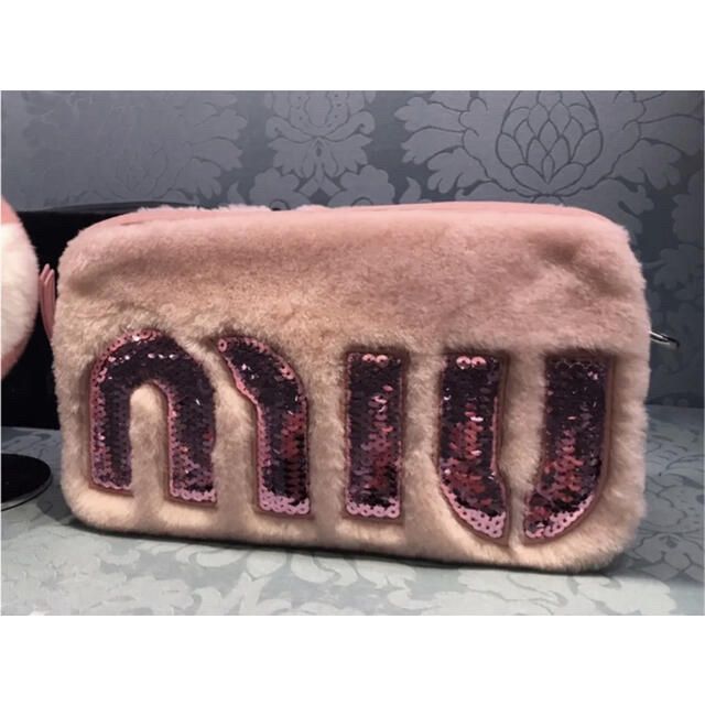 miumiu ファーバッグ