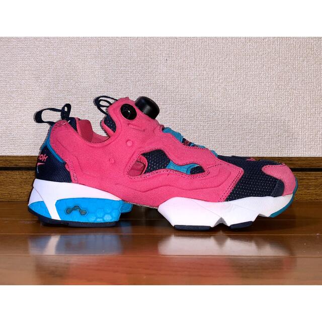 Reebok(リーボック)の良品 REEBOK PUMP FURY OG 24cm ピンク ブルー ブラック レディースの靴/シューズ(スニーカー)の商品写真