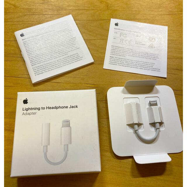 Apple(アップル)のApple 未使用Lightning to headphone jack スマホ/家電/カメラのスマホアクセサリー(その他)の商品写真