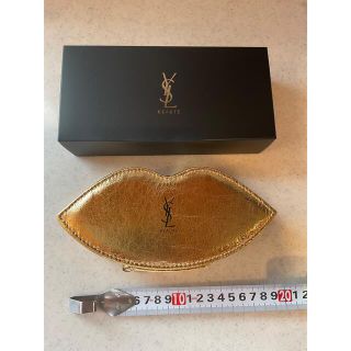 イヴサンローランボーテ(Yves Saint Laurent Beaute)の新品☆イヴ・サンローラン☆リップ型ポーチ＆ブラシ３本セット☆ノベルティ☆ゴールド(ブラシ・チップ)