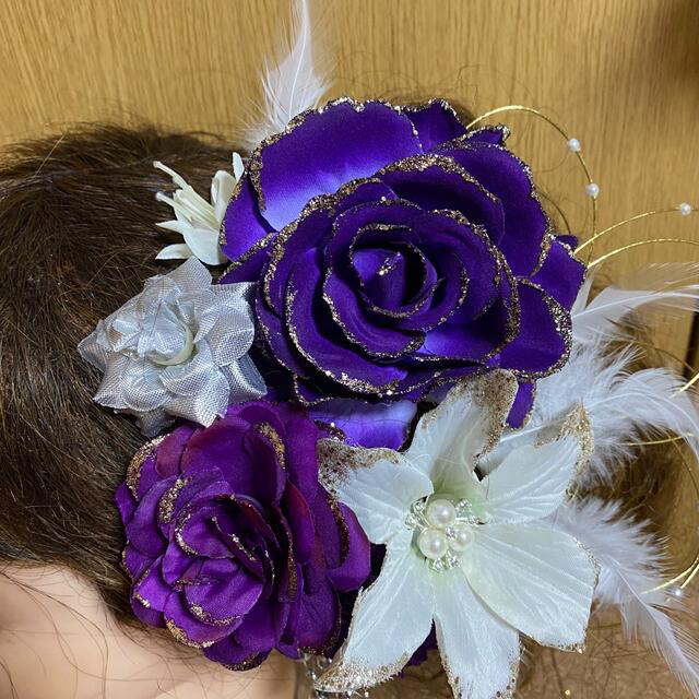 No.572 豪華！ビジュー付き 紫白銀 ♡ 振袖髪飾り 成人式髪飾り 卒業式 レディースのヘアアクセサリー(ヘアピン)の商品写真