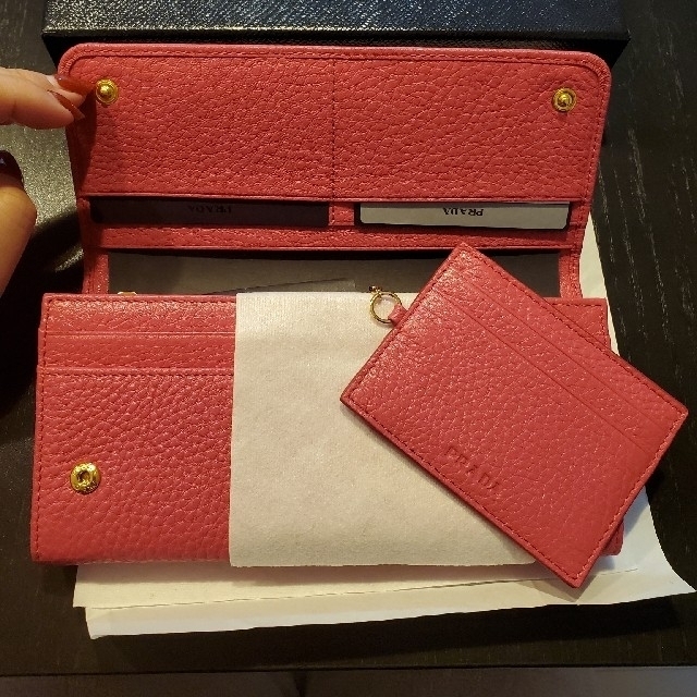 値下げ！！PRADA 財布　新品未使用ピンク色