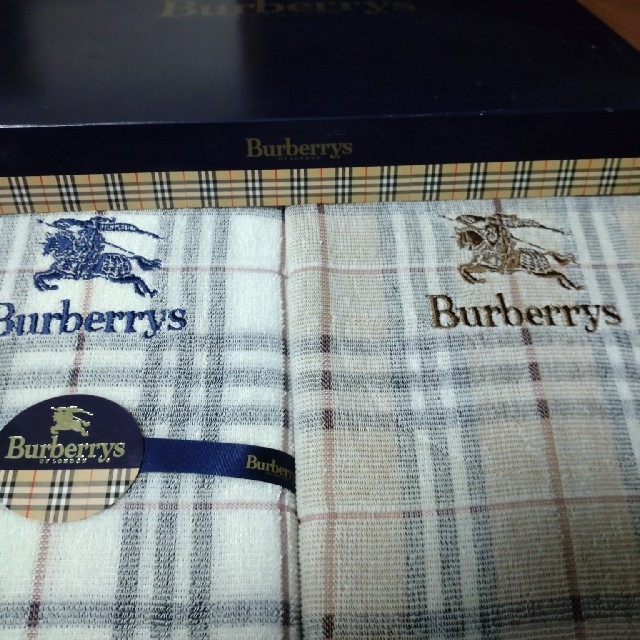 BURBERRY(バーバリー)のBURBERRY　タオルシーツ　ゆうてぃ様専用です2枚組 インテリア/住まい/日用品の寝具(シーツ/カバー)の商品写真