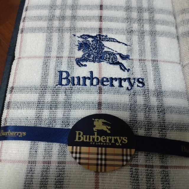 BURBERRY(バーバリー)のBURBERRY　タオルシーツ　ゆうてぃ様専用です2枚組 インテリア/住まい/日用品の寝具(シーツ/カバー)の商品写真