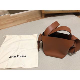 アクネ(ACNE)のAcne Studios Musubi Mini almond brown(ショルダーバッグ)