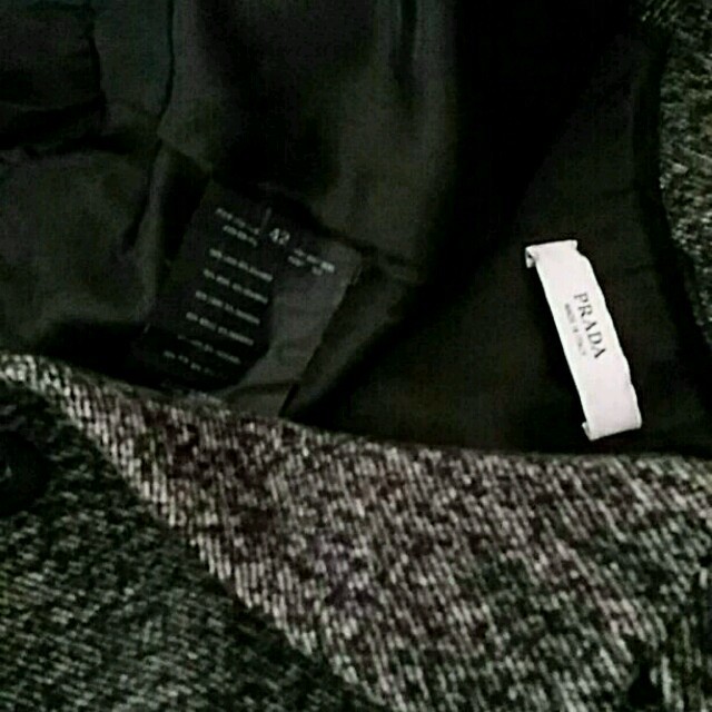 PRADA(プラダ)の【さき様専用】PRADA　コート　size42　白×黒　ツイード
 レディースのジャケット/アウター(ロングコート)の商品写真