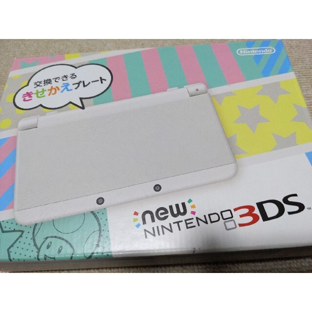 任天堂(ニンテンドウ)のNintendo 3DS NEW ニンテンドー 本体 ホワイト エンタメ/ホビーのゲームソフト/ゲーム機本体(携帯用ゲーム機本体)の商品写真