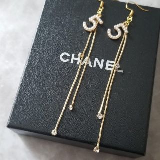 シャネル(CHANEL)のNo.5パールチャーム/ロングピアス(ピアス)