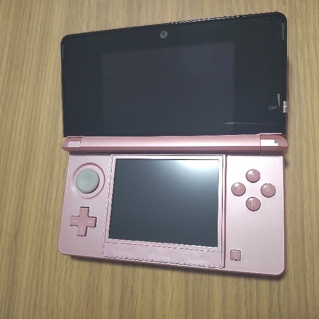 任天堂(ニンテンドウ)の【おまけDSソフト付】3DS本体　ミスティピンク CTR-001 エンタメ/ホビーのゲームソフト/ゲーム機本体(携帯用ゲーム機本体)の商品写真