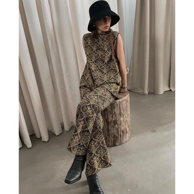 Ameri VINTAGE(アメリヴィンテージ)のAMERI！WALLART LIKE JACQUARD KNIT PANTS レディースのパンツ(カジュアルパンツ)の商品写真