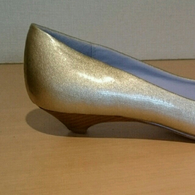 COCUE(コキュ)のCOCUE ゴールドパンプス レディースの靴/シューズ(ハイヒール/パンプス)の商品写真
