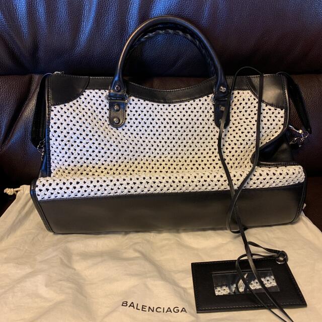 Balenciaga(バレンシアガ)の美品　バレンシアガ  バッグ　白黒 レディースのバッグ(ハンドバッグ)の商品写真