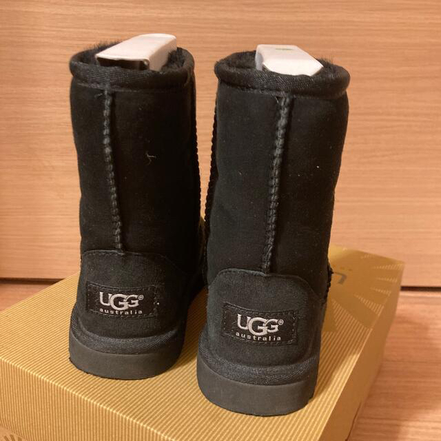 UGG(アグ)の【はるる様専用】超美品 UGG 17.5cm 黒 キッズ/ベビー/マタニティのキッズ靴/シューズ(15cm~)(ブーツ)の商品写真