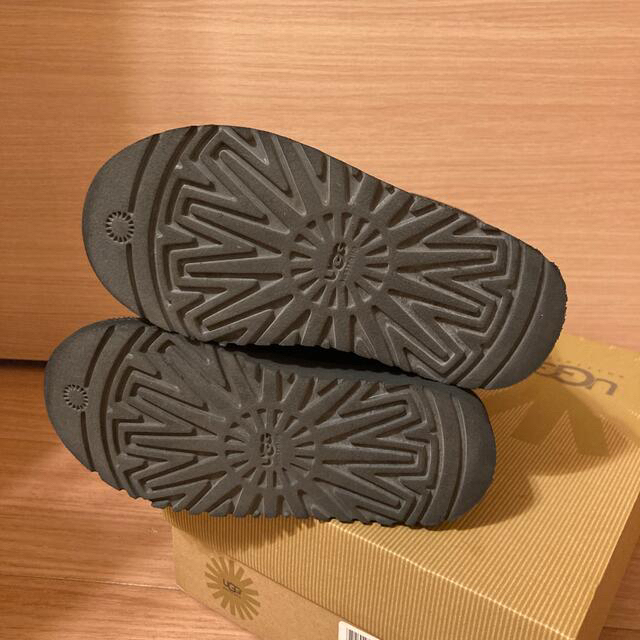 UGG(アグ)の【はるる様専用】超美品 UGG 17.5cm 黒 キッズ/ベビー/マタニティのキッズ靴/シューズ(15cm~)(ブーツ)の商品写真