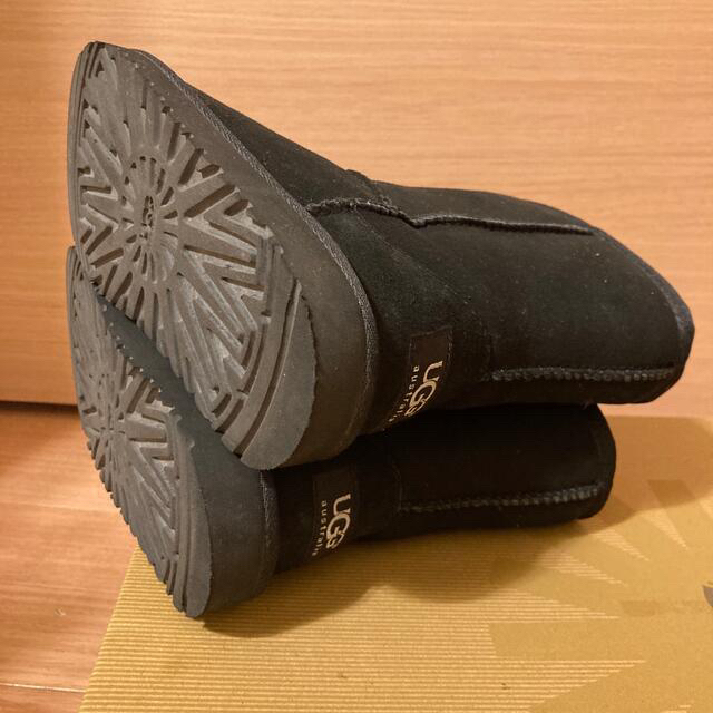 UGG(アグ)の【はるる様専用】超美品 UGG 17.5cm 黒 キッズ/ベビー/マタニティのキッズ靴/シューズ(15cm~)(ブーツ)の商品写真